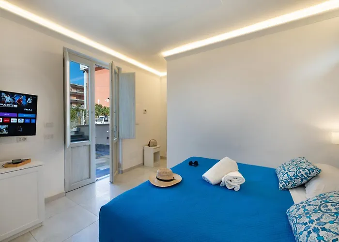 Villa Emanuel White